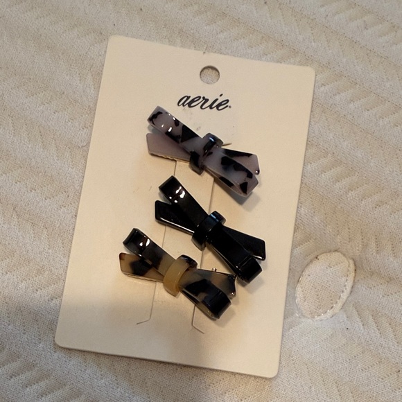 Aerie Bow Hair Clips - Picture 1 of 4
